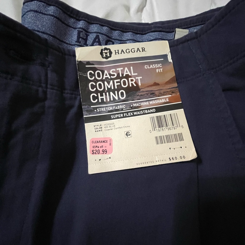 Classic haggar mens chino pants. NWT. Sz 36x34 navy in perfect condition